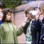 Muchos adolescentes fuman simplemente por imitacion de los amigos