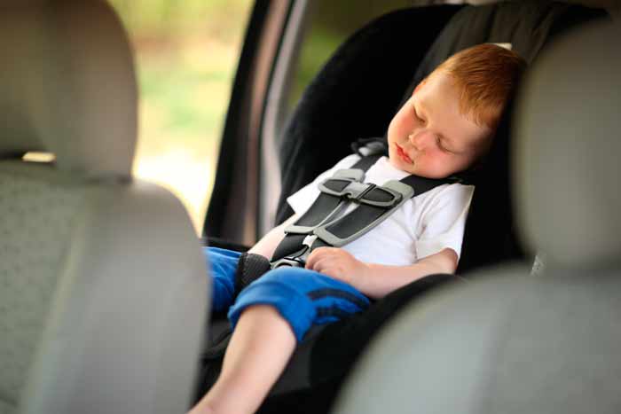 Cómo dormir bien en el coche